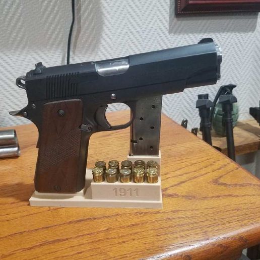 1911 pistol holder without lanyard loop 3D model