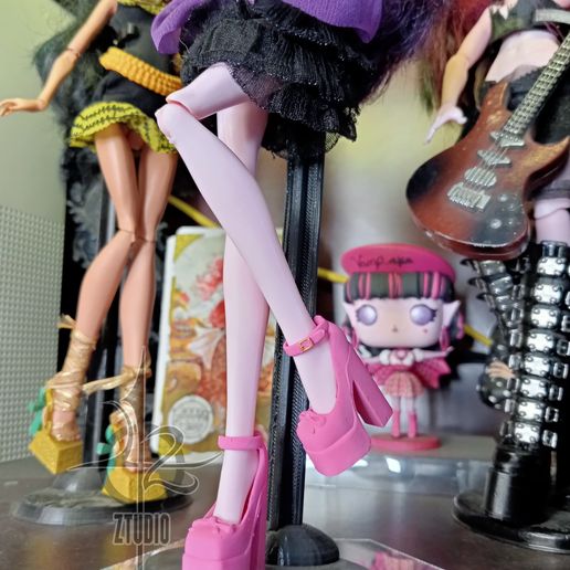 GridArt_20230724_114946349.jpg Sapatos giros para Monster High