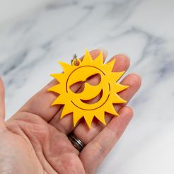 IMG_7131.jpg Fichier STL Porte-clés soleil cool・Modèle à télécharger et à imprimer en 3D