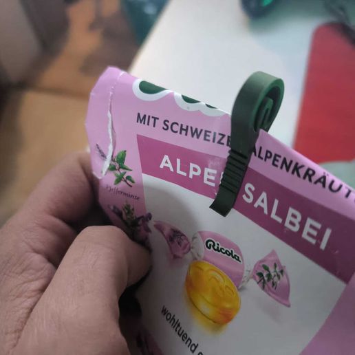 GripLoop - the narrow bag clip