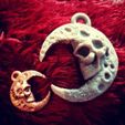 98332189_249776256100397_2613237623929438208_n.jpg Skull Moon decoration or jewellery crafts