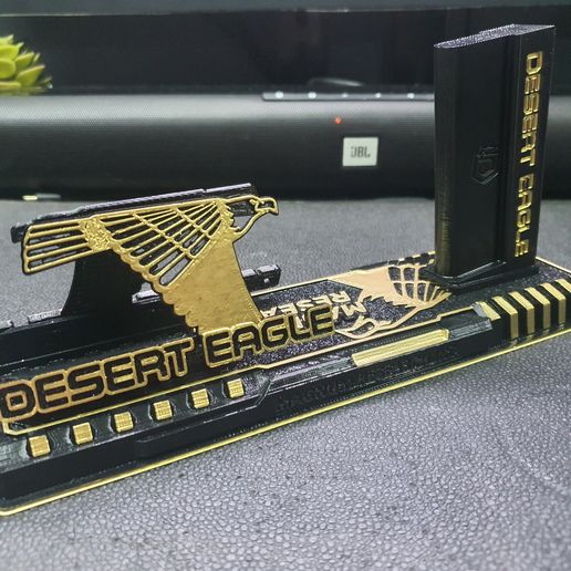 20250730_212814.jpg Desert Eagle 44 Kal. Display-Ständer