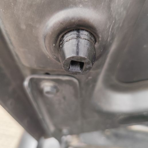 IMG_20250909_172059.jpg HOOD RUBBER STOPPER MERCEDES A 160 W168 / TOPE DE GOMA CAPO MERCEDES A 160 W168