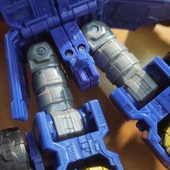 380482389_214900814932529_6507980504541163586_n.jpg Legacy Armada Optimus Prime Clip de entrepierna