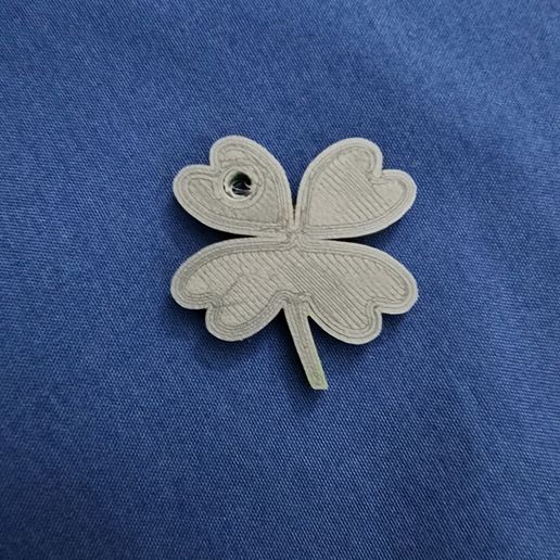 20230123_081100.jpg Porta-chaves com trevo de 4 folhas