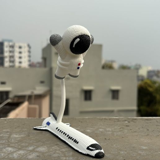 KA-1.jpg Knitted Astronaut