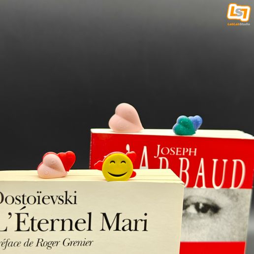 IC07.jpg 5 bookmarks and 5 paper clips - special Valentine’s Day