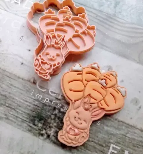 Easter bunny carrot balloons