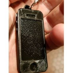 2018-10-09_001911.jpg Free STL file Apple Mini iPhone "keychain"・3D printable model to download