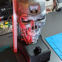 Moving T-800 Terminator Skull