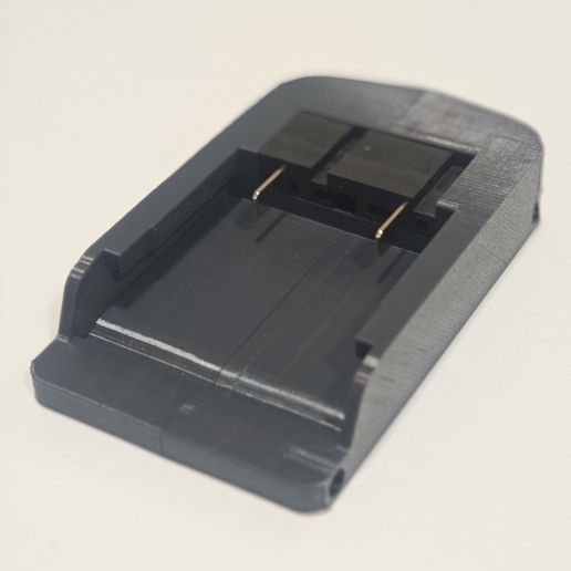 0-02-05-23ae42d35163ec3e1a4423da153ccf0f84f007419662126f23b9d31bc34fca9e_84f5fd1c9e3c2b64.jpg Adaptateur de batterie Sturm !