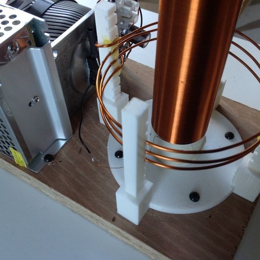 image.jpeg Tesla coil using simple Slayer exciter