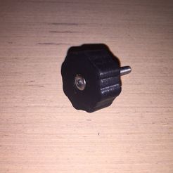 IMG_0561.jpg Knob insert for M4 machine screw with socket-head cap