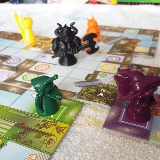 IMG_20250418_184543.jpg Running Elf with Bow Meeple/Twinple