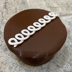 IMG_3714.jpg STL file Chocolate Cupcake with White Swirl Container with Screw Top・3D printable model to download