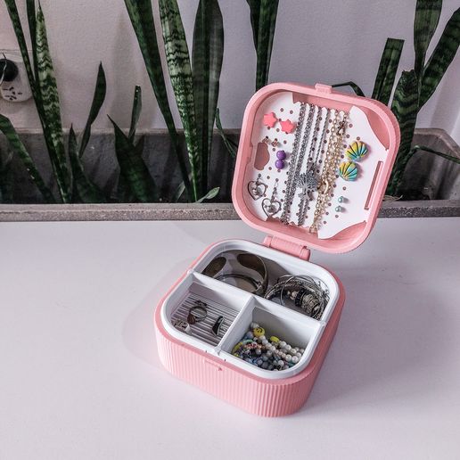 Combos-Gamer-192.jpg Jewelry Box - Queen of the Family