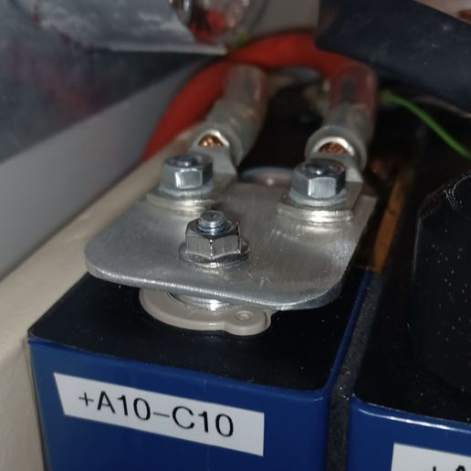3899688A-7696-4C77-BD10-729AC0DD4755_1_105_c.jpeg Prismatic battery cells touch protection Caps IPXXB