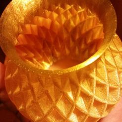 Doppelt gedrehte Vase