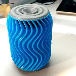 tum3 stlb.jpg Free STL file Wavy Bluetooth Speaker・Object to download and to 3D print