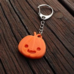 IMG_4186.jpg Free STL file Halloween Pumpkin Keychain・3D printer model to download, hardprint2018