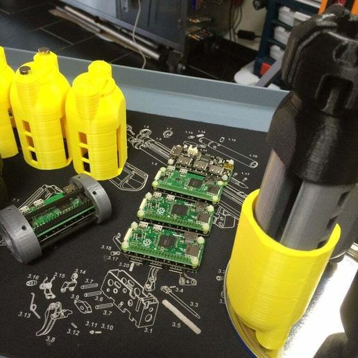 IMG_2080.JPG PI ZERO - FALLOUT FUSION CORE  + ZERO 4U  CASE