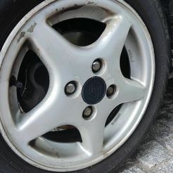 IMG_20230807_072046.jpg Renault wheel center cap