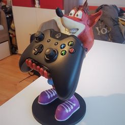 20190427_144954.jpg Crash Bandicoot - Controller Stand