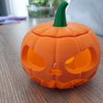 Jack-o'-lantern Pumpkin with separate stem