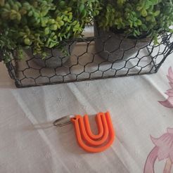 IMG_20200306_162750.jpg Free STL file U Keychain・3D printing idea to download