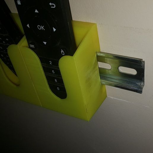 f0b9e328cda2a7d0a935bff96b67668e_display_large.jpg Modular Expandable Remote Control Wall Mount Rack