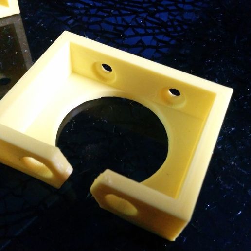 IMG_20141105_141451.jpg customizable Socket Outlet Mount / Anpassbare Steckdosenleistenhalter