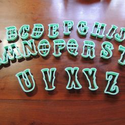DSCN0883.JPG Complete alphabet of cookie cutters (25)