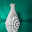 1652009797384.jpg Lady Vase