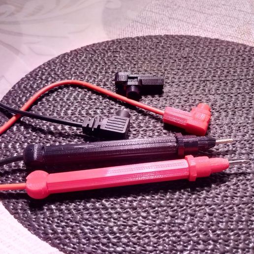 IMG_20200522_215207.jpg Jeu entièrement démonté de sondes et de connecteurs pour le multimètre