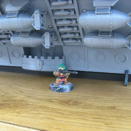 Tofty's-Space-Dwarf-Terminal-Master-Airship-047b.jpg Nave espacial do anão Tofty Terminal Master 28mm