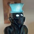 419561634_906251594839362_1383860392729407242_n.jpg Lamp skull with witch's hat - eyes closed