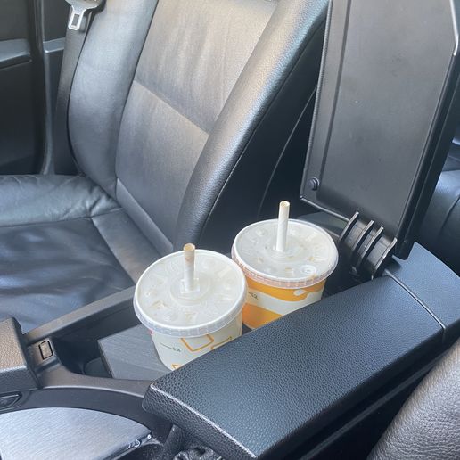 Bmw e60/e61 dual cup holder