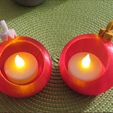 rote-kugeln2.jpg Christmas ball illuminated, center tea light