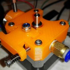IMG-20160107-WA0004.jpeg 3D-Datei Rostock & Kossel Hängeextruder für weiche Filamente 1,75mm kostenlos・Modell für 3D-Druck zum herunterladen