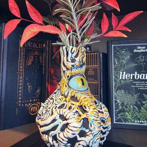 Abyssal Gaze _ Horror Vase
