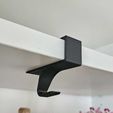 hanger_on_shelf.jpeg Suporte de prateleira com gancho para estante Billy (ajustável)