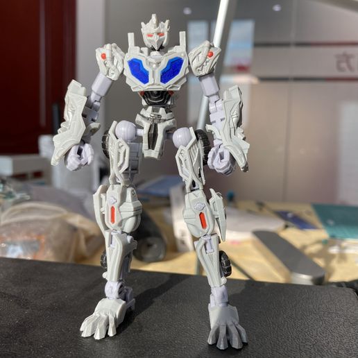 IMG_9403.jpg Legends Scale Movie Protoform Optimus Prime/Prima